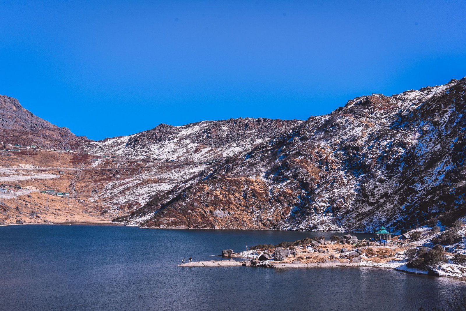 Snow peaks and a lake near Gangtok