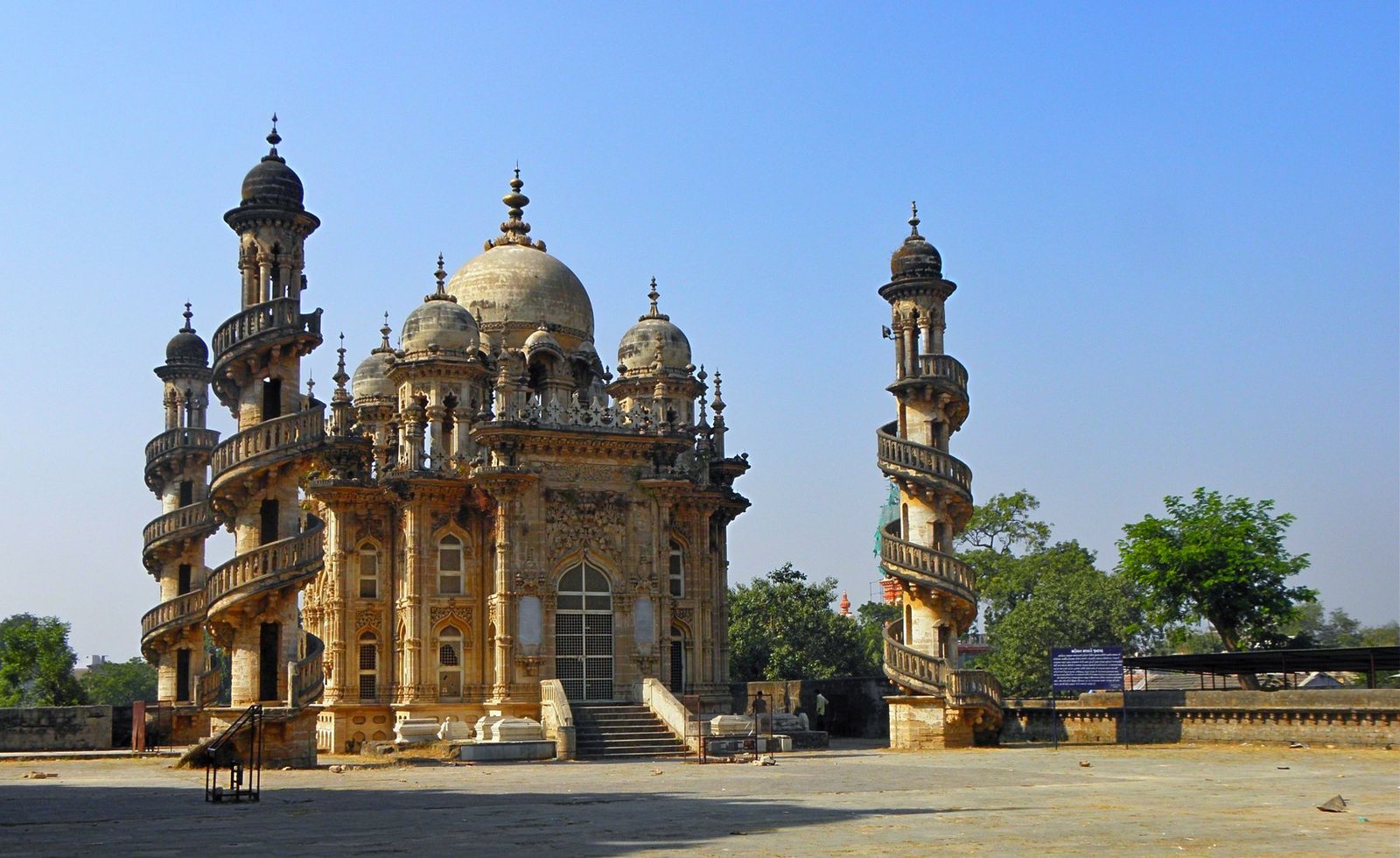 Mahabat Maqbara, Junagadh
