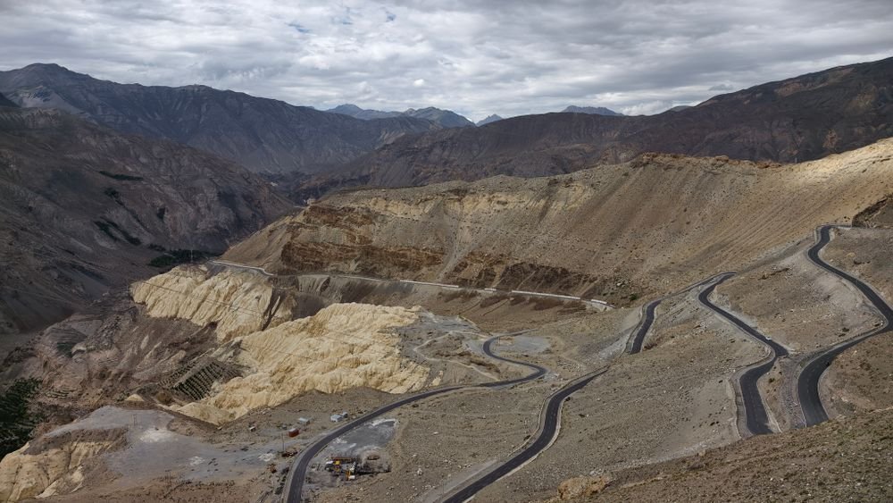 Hairpin bends in the high Himalaya