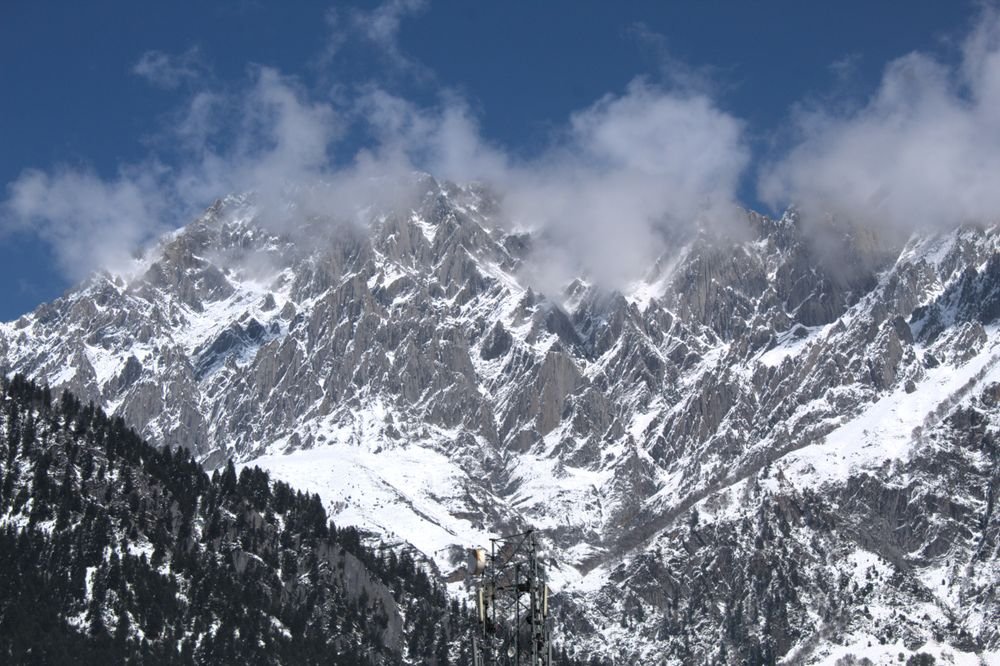 The peaks above Sonmarg