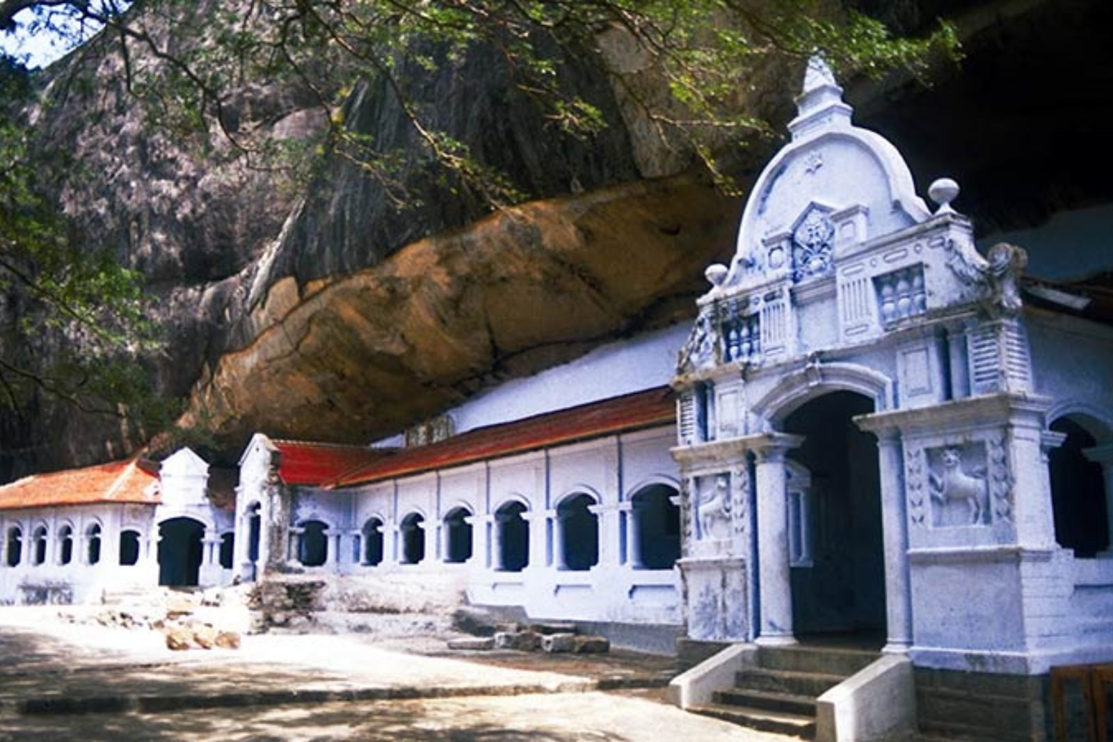 Dambulla cave temple