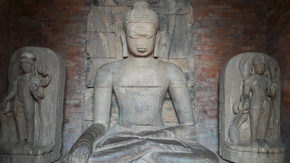 Buddha statues at Ratnagiri